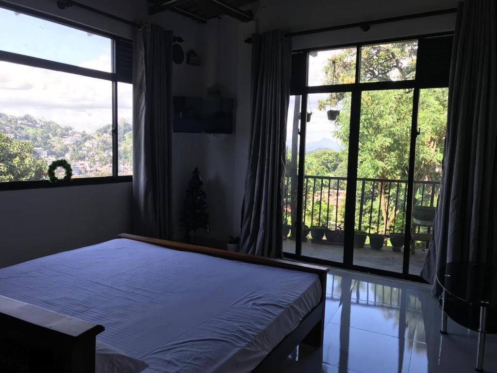 S V Homestay แคนดี้ ภายนอก รูปภาพ